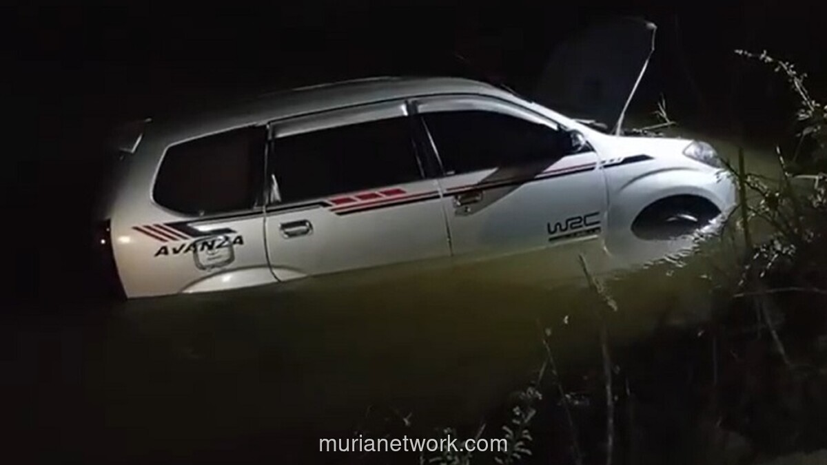 Mobil Avanza Terjun ke Sungai di Bangkalan, Pengemudi Diduga Keliru Injak Gas