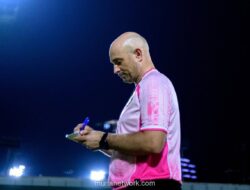 Bernardo Tavares Kagumi Atmosfer Harmonis Suporter Meski Persebaya Dibantai Persija