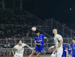 Persib Bandung Comeback Dramatis, Kalahkan Bhayangkara FC 4-2 dan Kembali ke Puncak Klasemen
