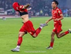 Persija Gilas Persebaya 3-0, Eksel Runtukahu Cetak Brace