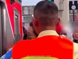 Petugas KRL Manggarai Dapat Penghargaan Usai Hadapi Penumpang Nekat Masuk Gerbong