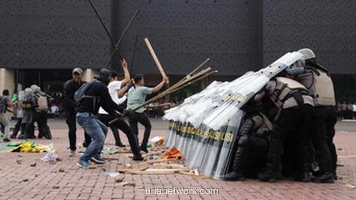 Polda Banten Gelar Simulasi Antisipasi Kerusuhan Jelang May Day