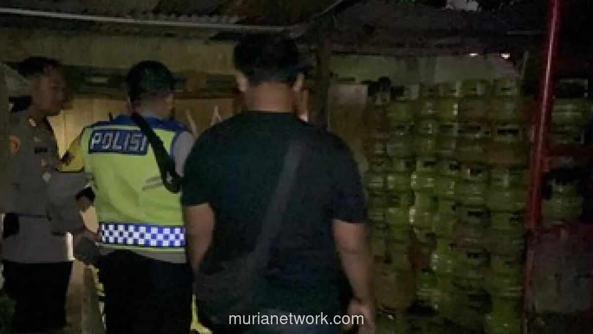 Polisi Gerebek Pangkalan Pengoplosan Gas Bersubsidi di Bogor