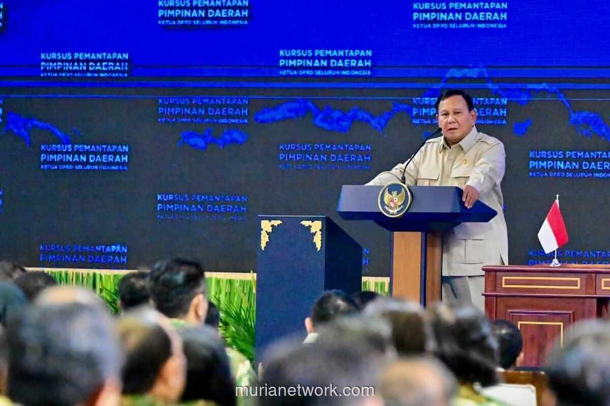 Presiden Prabowo Sapa Seluruh Ketua DPRD di Penutupan Kursus Lemhannas