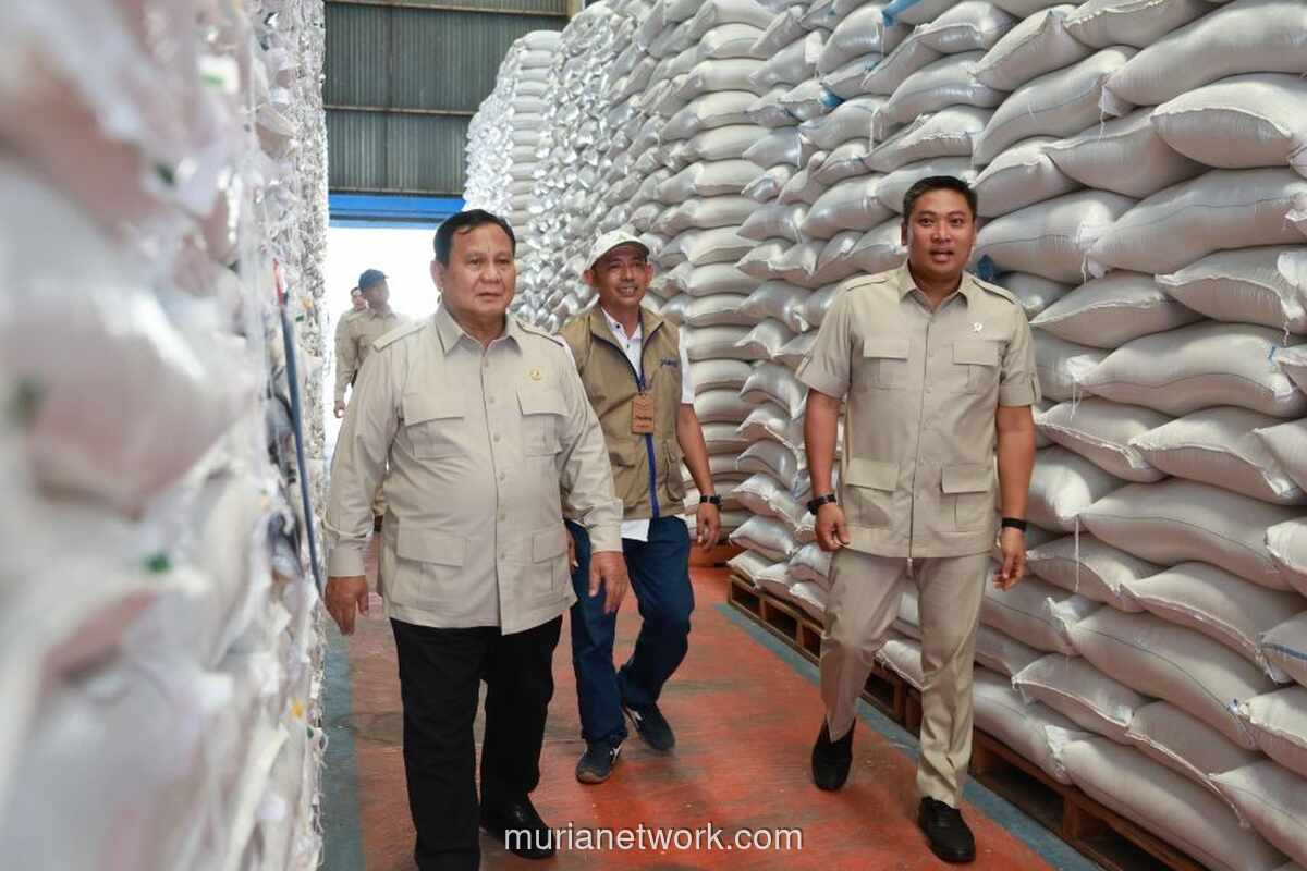 Presiden Prabowo Sidak Gudang Bulog Magelang, Cek Kesiapan Cadangan Beras
