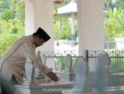 Presiden Prabowo Ziarah ke Makam Kakek Pendiri BNI di Banyumas