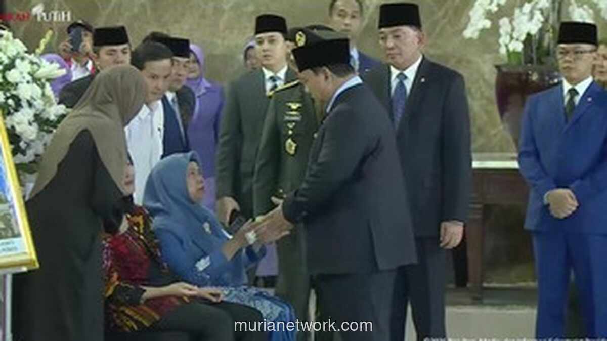 Presiden Prabowo Beri Penghormatan Terakhir kepada Tiga Prajurit Garuda Gugur di Lebanon