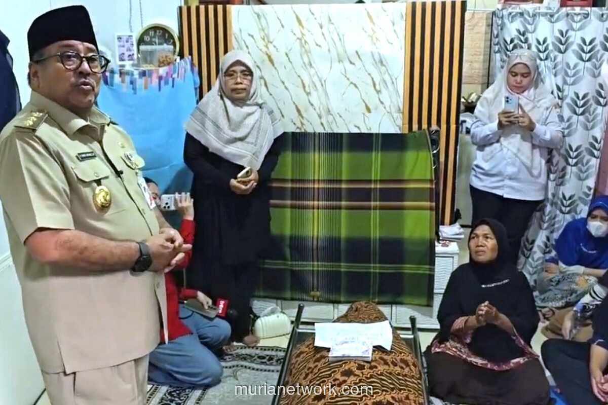 Wagub Jakarta Rano Karno Melayat Korban Kecelakaan Kereta di Bekasi, Pastikan Bantuan Pemprov Mengalir