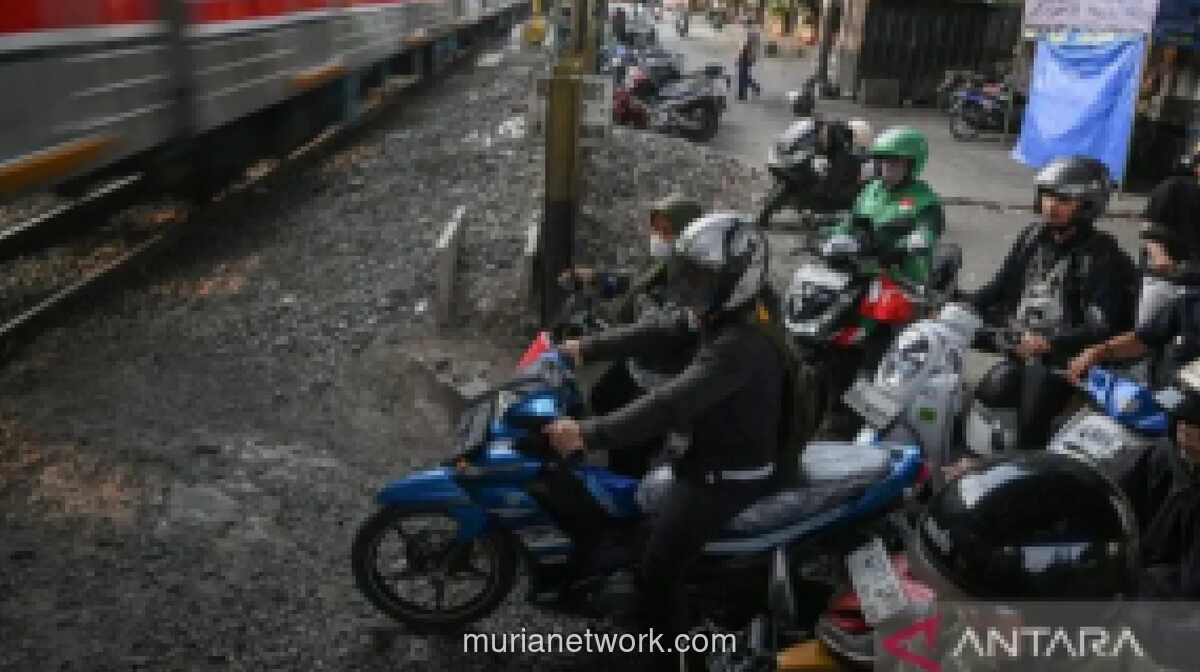 Wagub DKI: Perlintasan Kereta Api di Jakarta Harus Dievaluasi Demi Cegah Kecelakaan