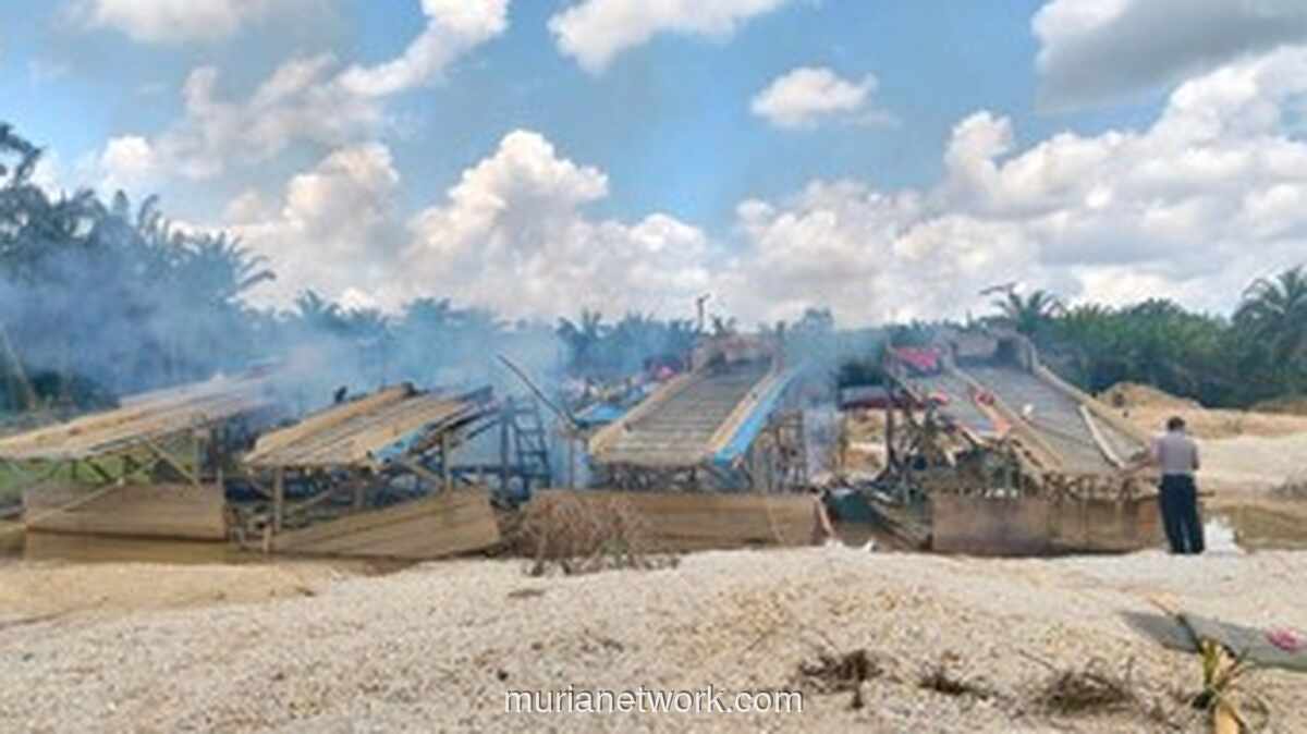 Polres Kampar Musnahkan Enam Rakit Dompeng Tambang Emas Ilegal di Sungai Singingi