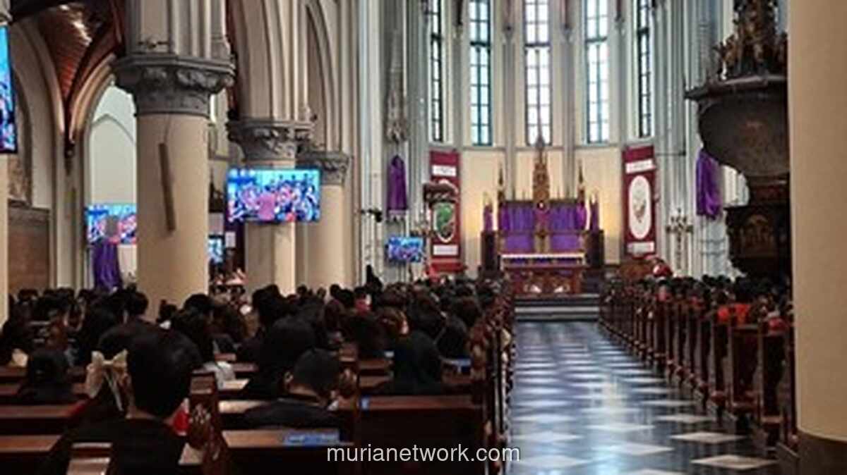 Ribuan Jemaat Padati Gereja Katedral Jakarta untuk Peringatan Khidmat Jumat Agung