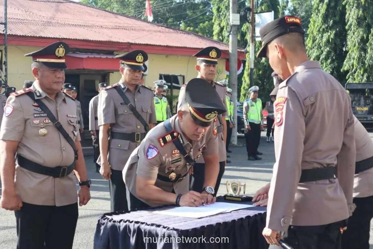 Polres Bone Gelar Serah Terima Jabatan untuk Sejumlah Pejabat Kunci