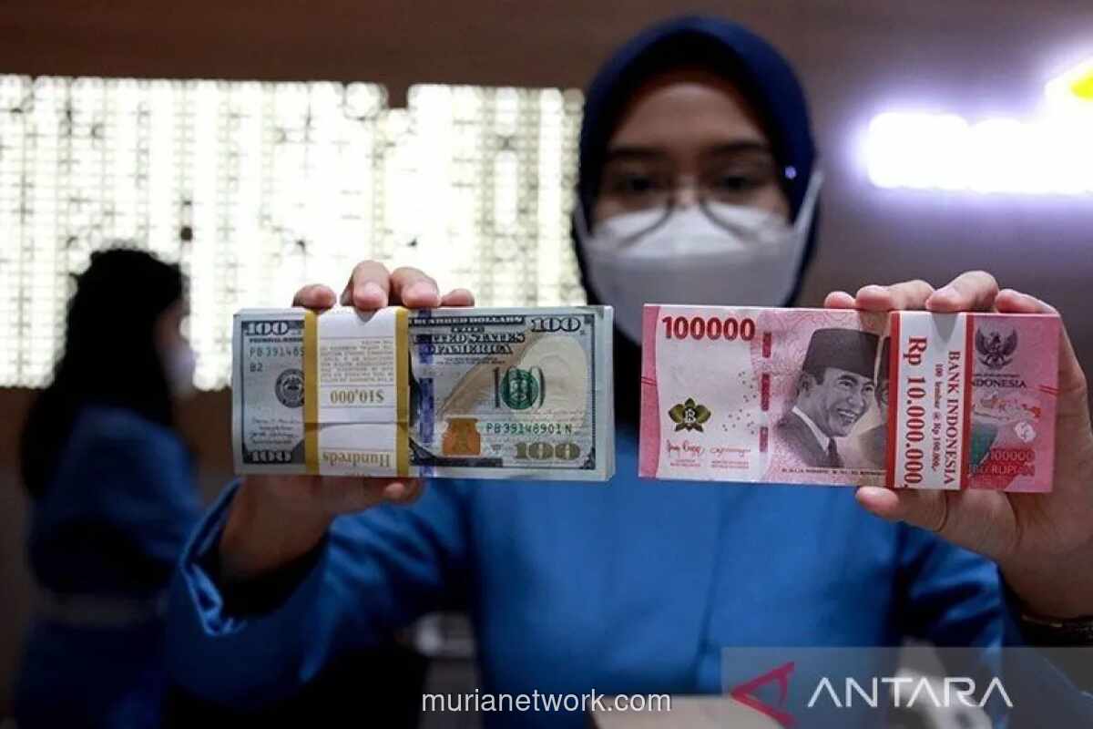 Rupiah Melemah Tipis ke Rp17.030 per Dolar AS di Awal Perdagangan