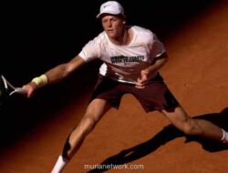 Sinner Dukung Alcaraz yang Mundur dari Roma dan Roland Garros karena Cedera