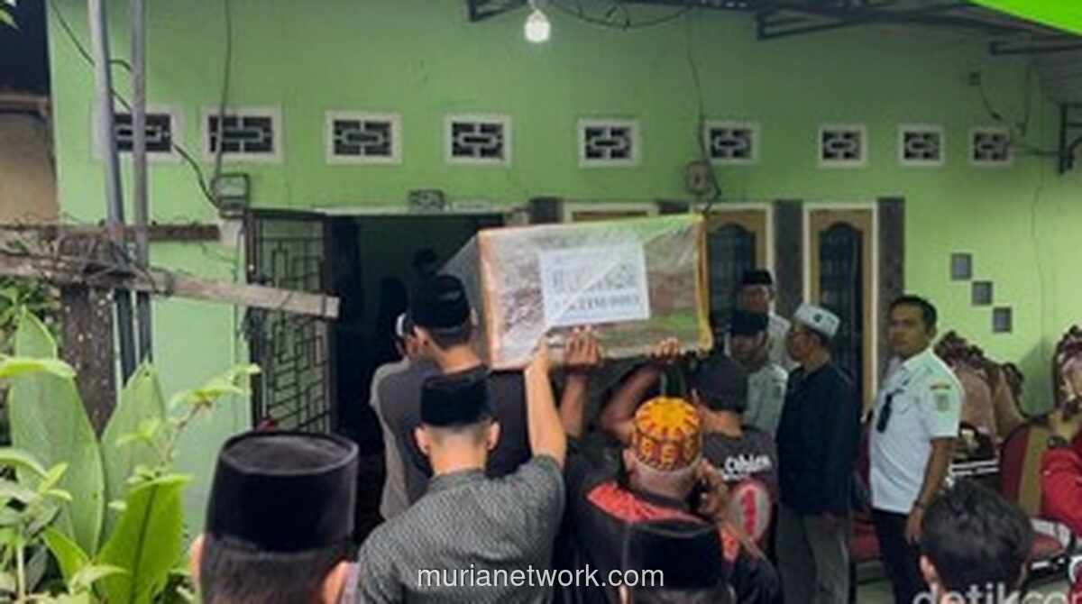 Mahasiswi STMA Trisakti Korban Kecelakaan KA Argo Bromo Anggrek Dimakamkan di Jambi