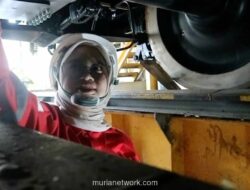 Perempuan INKA Madiun Buktikan Emansipasi di Lini Produksi Kereta Api