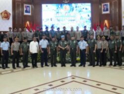 63 Personel TNI, Polri, dan Lembaga Negara Terima Brevet Kehormatan Setia Waspada dari Paspampres