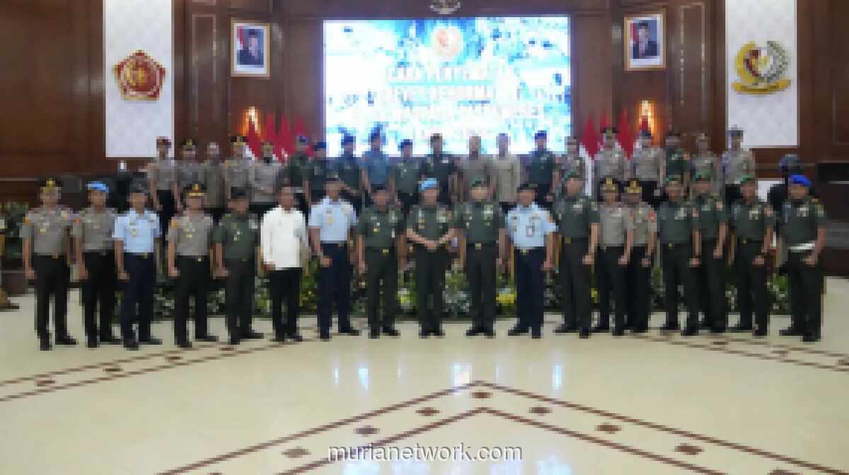 63 Personel TNI, Polri, dan Lembaga Negara Terima Brevet Kehormatan Setia Waspada dari Paspampres