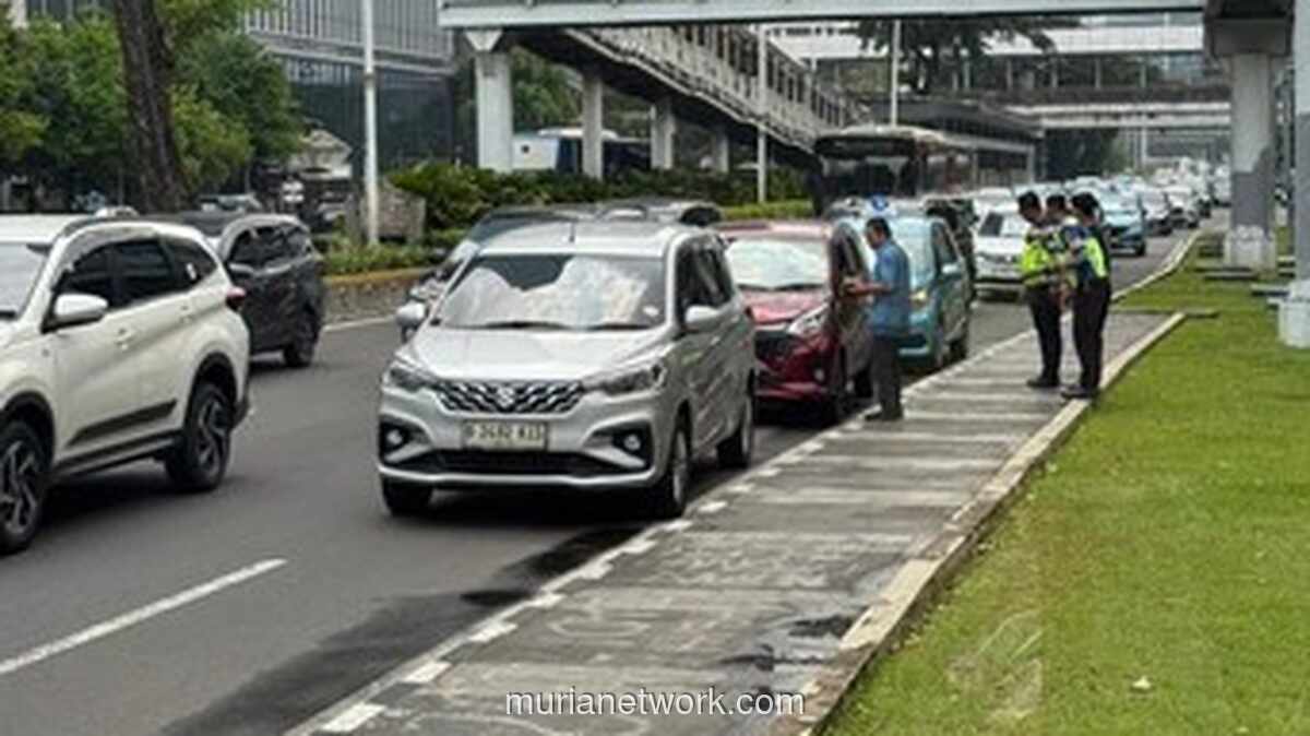 Kecelakaan Beruntun Empat Kendaraan di Semanggi Macetkan Lalu Lintas