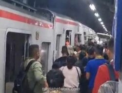 KRL Tertabrak KA Argo Bromo di Bekasi, Penumpang Panik Pecahkan Kaca Gerbong