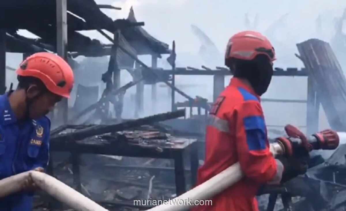 Lima Warung Makan di Bergas Hangus Terbakar, Diduga Akibat Gas Bocor