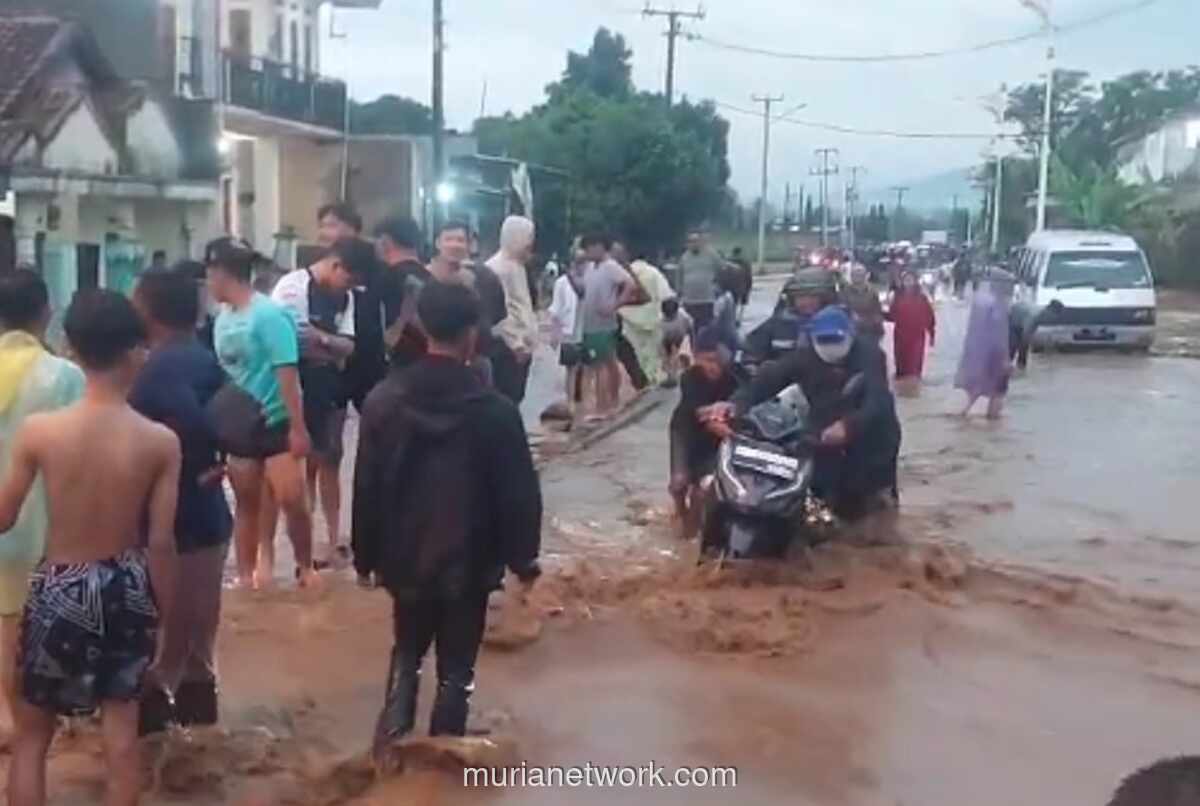 Tanggul Cisunggalah Jebol, 400 Rumah di Majalaya Terendam Banjir