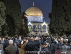 Masjid Al-Aqsa Dibuka Kembali Setelah 40 Hari Ditutup, Suasana Masih Tergantung