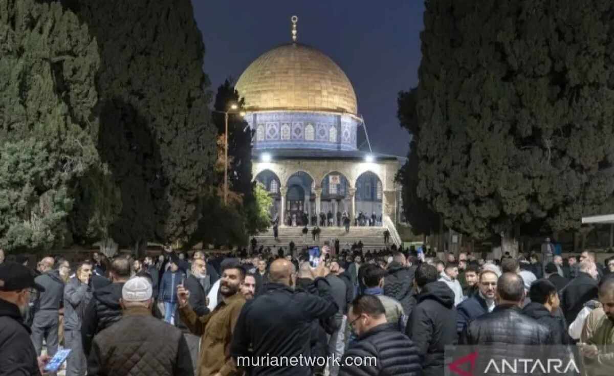 Masjid Al-Aqsa Dibuka Kembali Setelah 40 Hari Ditutup, Suasana Masih Tergantung