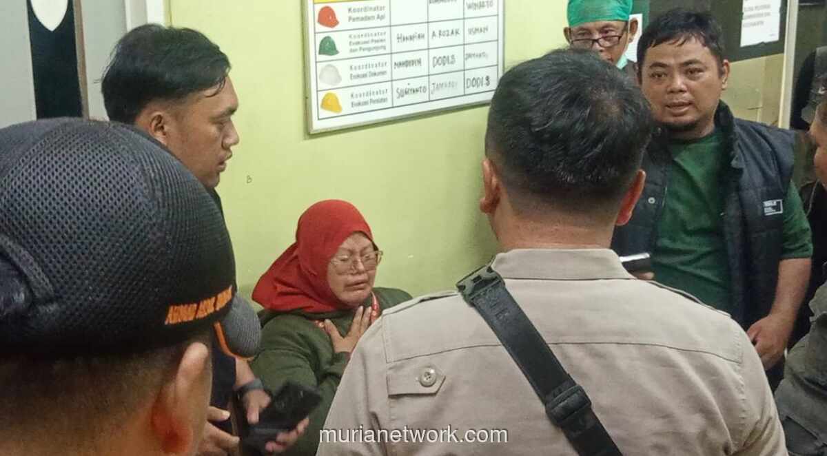 Duka Keluarga Korban Tabrakan Kereta di Bekasi, Seorang Guru SD Teridentifikasi