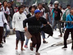 Bentrokan Warga di Petamburan Picu Pembakaran Dua Gerobak Dagangan