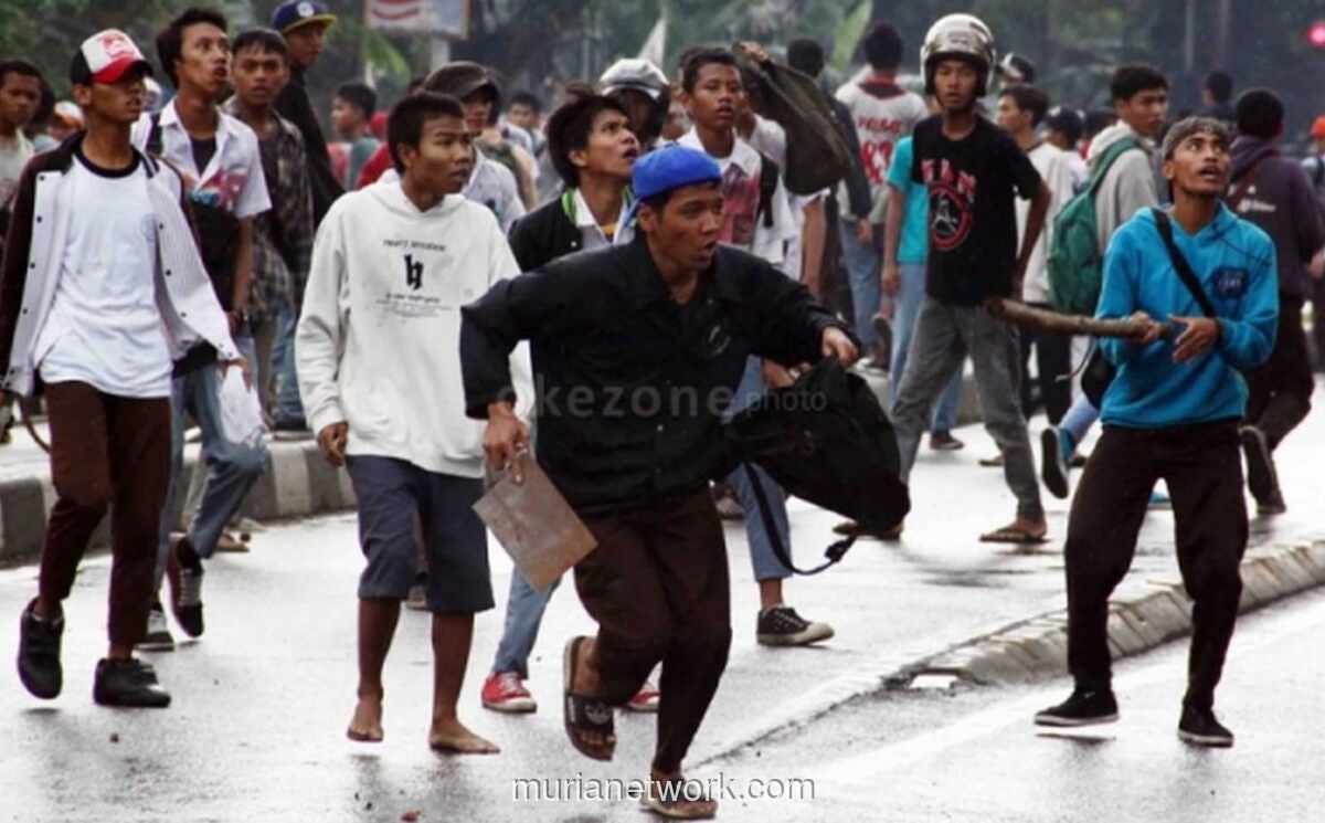 Bentrokan Warga di Petamburan Picu Pembakaran Dua Gerobak Dagangan