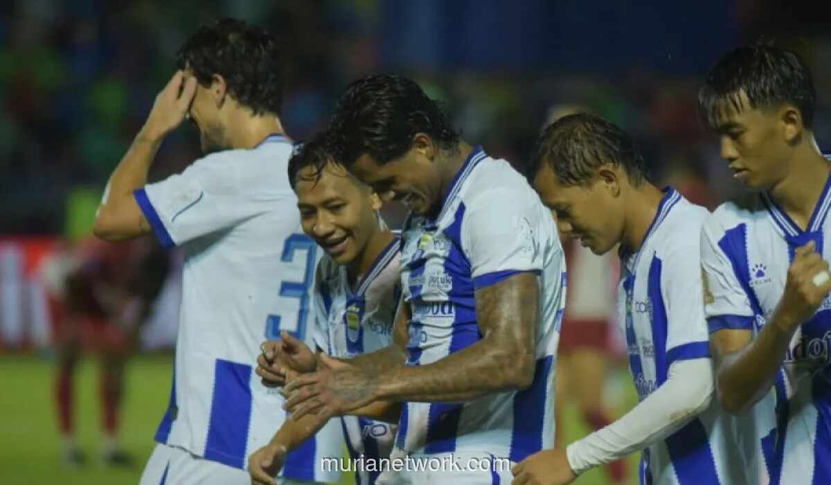 Persib Tak Gentar Hujan, Kalahkan Semen Padang 2-0 di Padang