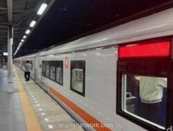 Kereta Purwojaya Terlantar Dua Jam di Stasiun Jatinegara Akibat Tabrakan KRL dan KRD di Bekasi Timur