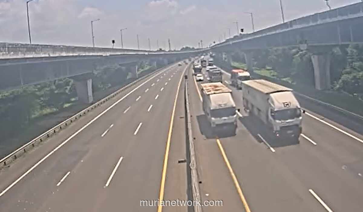 Arus Lalu Lintas Mulai Padat di Tol Japek Menyambut Libur Panjang Jumat Agung