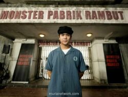 Iqbaal Ramadhan Habiskan 3 Jam untuk Riasan Prostetik di Film Monster Pabrik Rambut