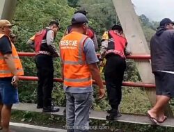 Pemuda 20 Tahun Nekat Lompat dari Jembatan Cangar, Tewas di Dasar Jurang