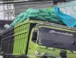 Truk Beras Terperosok di Kalimalang Picu Macet Parah, Sopir Diduga Tak Fit