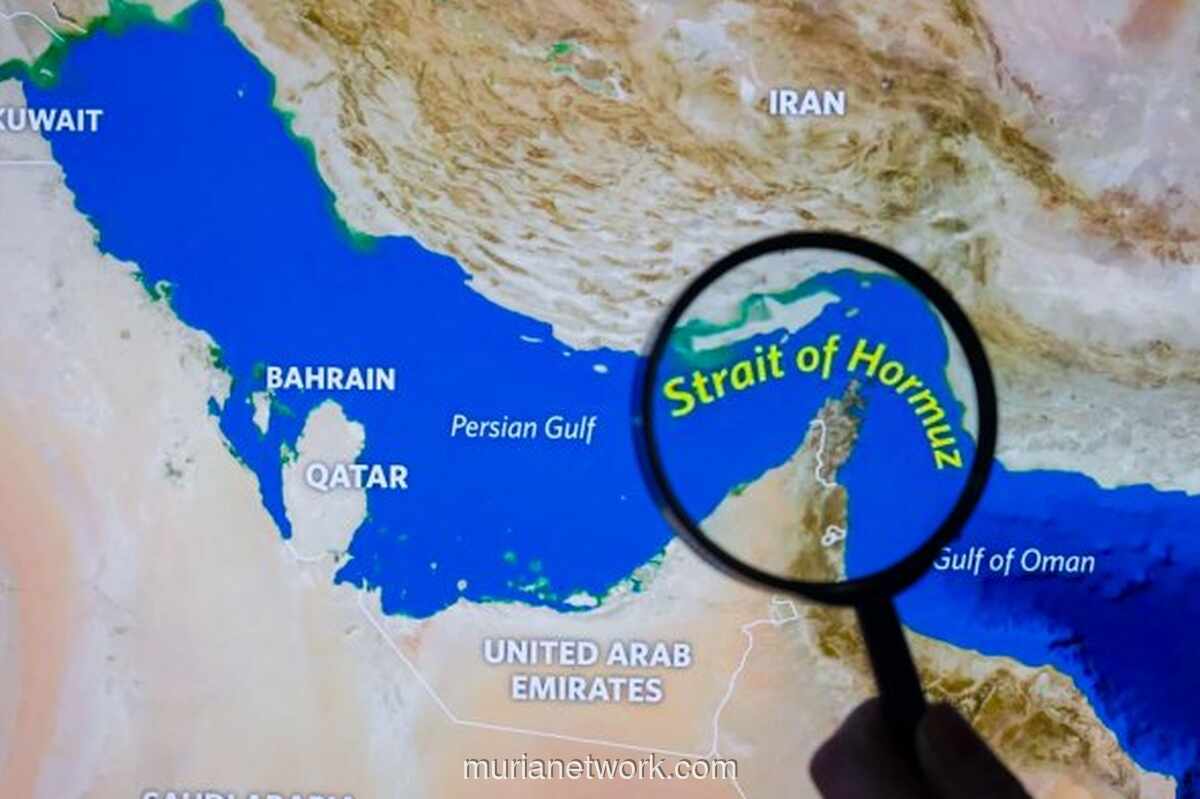 Trump dan Iran Saling Ancam Tarif Tol di Selat Hormuz