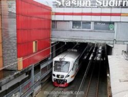 Keributan di KRL Stasiun Sudirman, Petugas Lerai Penumpang yang Terlibat Adu Jotos
