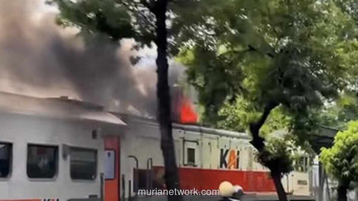KAI Jelaskan Semburan Api dari Lokomotif di Surabaya sebagai Gangguan Teknis Ringan