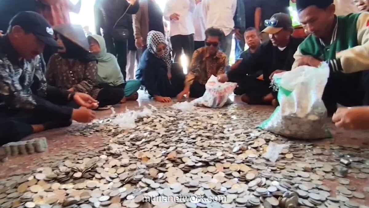 Nelayan Indramayu Bayar Ganti Rugi Demo dengan Tiga Karung Uang Koin