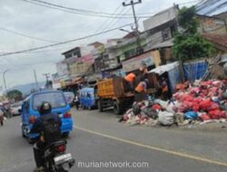 Sampah Menggunung di Depan SDN 1 Leuwiliang, Pihak Kecamatan Klaim Sudah Ditangani