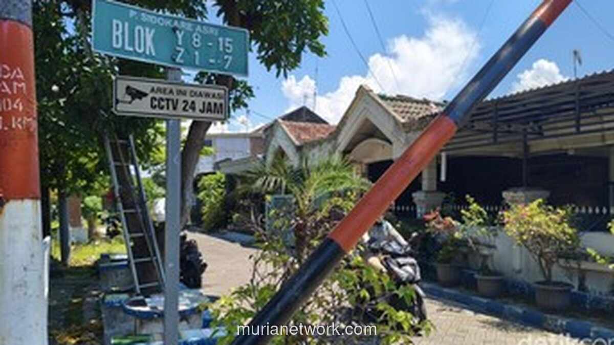 Kakek di Sidoarjo Buka Suara: Penutupan Jalan untuk Atasi Parkir Liar dan Antisipasi Kecelakaan