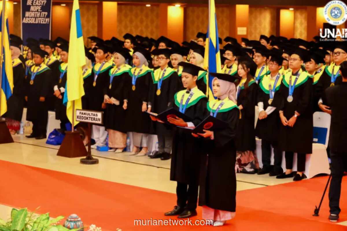 Universitas Airlangga Wisuda 2.605 Lulusan, Rektor Tekankan Nilai HEBAT