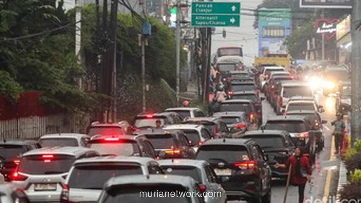 15.500 Kendaraan Melintas di Jalur Puncak, Tiga Titik Macet Terpantau Sejak Pagi