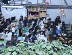 Polisi Tangkap 321 WNA dalam Penggerebekan Sindikat Judi Online di Jakarta Barat