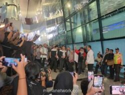 Sembilan Relawan Indonesia yang Ditahan Israel Tiba di Tanah Air, Disambut Menlu Sugiono