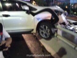 Kecelakaan di Tol Layang Slipi, Dua Mobil Terlibat Tabrakan hingga Lalu Lintas Macet