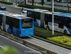 Tawuran Warga di Dekat Stasiun Klender Ganggu Layanan Transjakarta, Sejumlah Rute Alami Keterlambatan