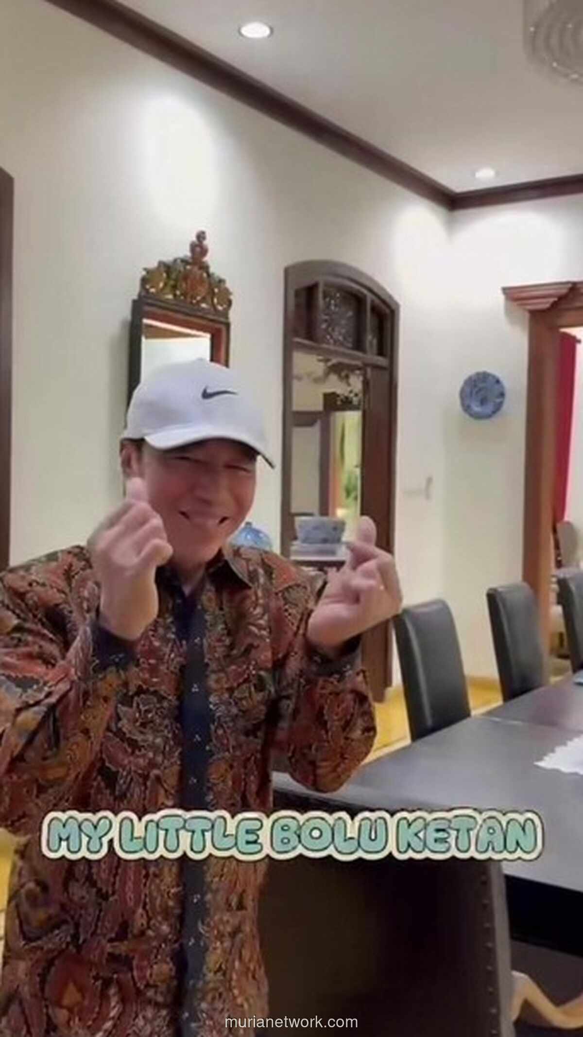 Jokowi Terhibur Aksi Joget Anak Muda di Depan Rumahnya, Nyanyikan Lagu Mas Bahlil Ganteng